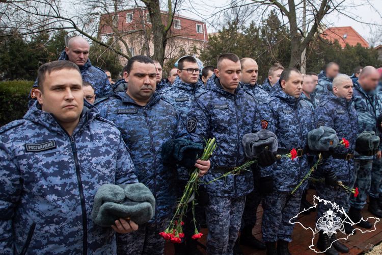Росгвардейцам, погибшим в ходе СВО, открыли мемориальные доски в Евпатории