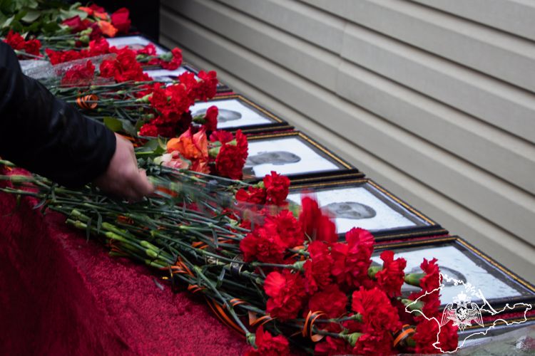 Росгвардейцам, погибшим в ходе СВО, открыли мемориальные доски в Евпатории