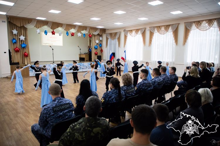 В Симферополе подшефные кадеты подготовили праздничный концерт для росгвардейцев