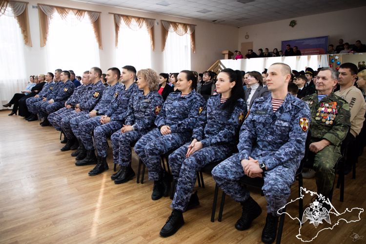 В Симферополе подшефные кадеты подготовили праздничный концерт для росгвардейцев