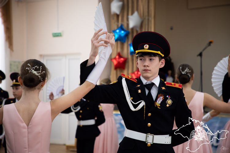 В Симферополе подшефные кадеты подготовили праздничный концерт для росгвардейцев