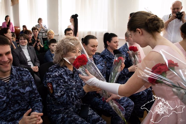 В Симферополе подшефные кадеты подготовили праздничный концерт для росгвардейцев
