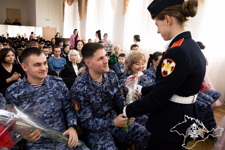 В Симферополе подшефные кадеты подготовили праздничный концерт для росгвардейцев