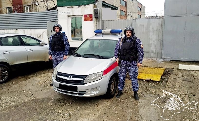 Пострадавшему в ДТП ребенку оказали помощь росгвардейцы в Крыму