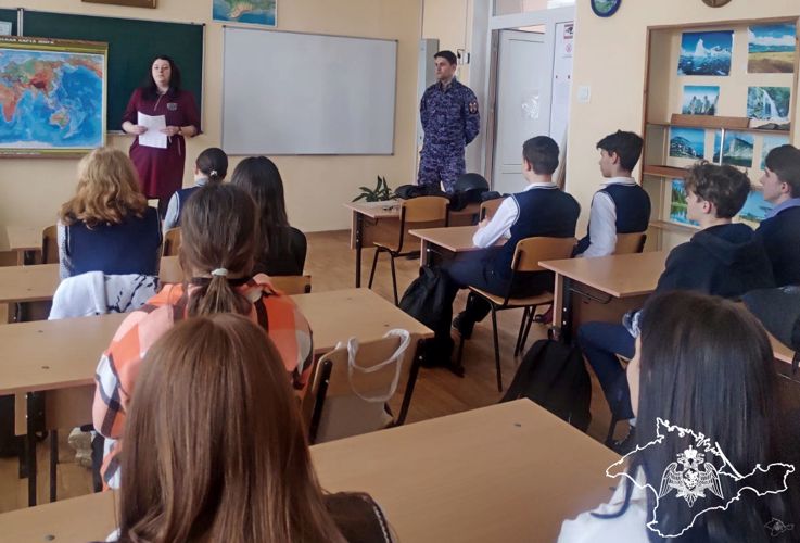 «Уроки мужества» для школьников провели сотрудники Росгвардии в Крыму