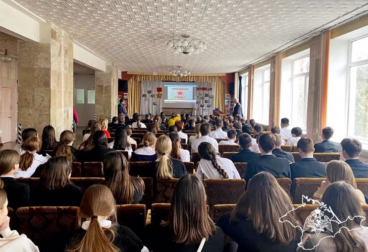 «Уроки мужества» для школьников провели сотрудники Росгвардии в Крыму