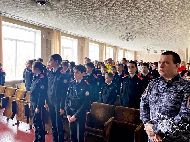 «Уроки мужества» для школьников провели сотрудники Росгвардии в Крыму