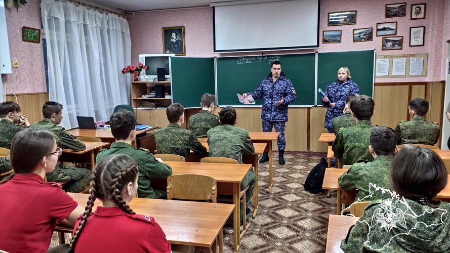 Встречу со школьниками провели росгвардейцы в Севастополе