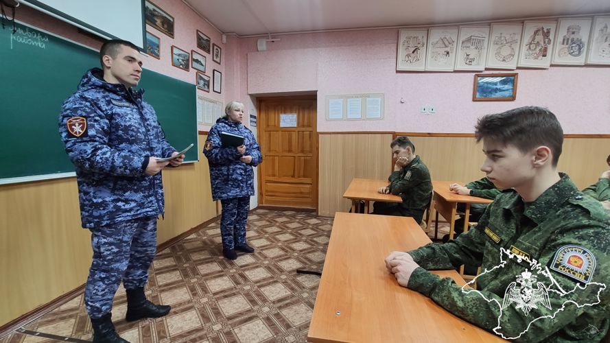 Встречу со школьниками провели росгвардейцы в Севастополе