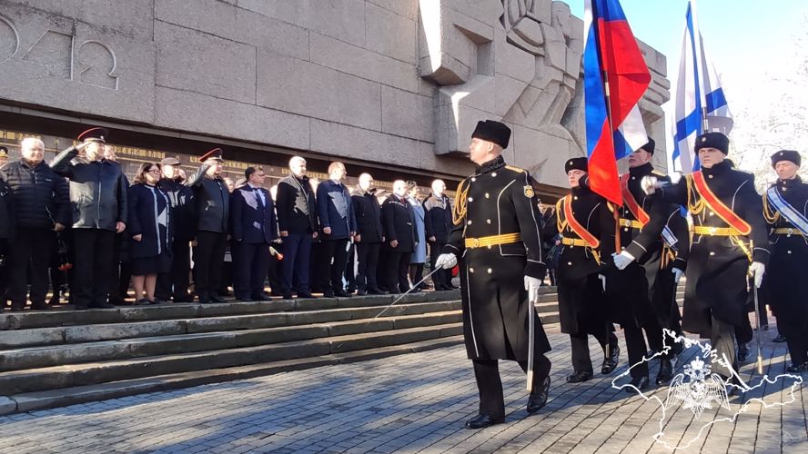 В Севастополе росгвардейцы почтили память героев Сталинградской битвы
