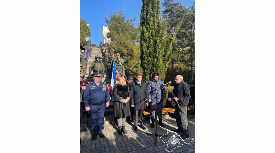Росгвардейцы приняли участие в открытии мемориала в Ялте