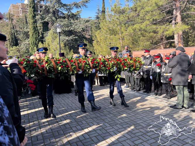 Росгвардейцы приняли участие в открытии мемориала в Ялте