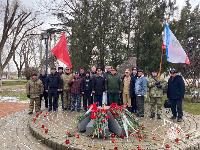 В Крыму и Севастополе росгвардейцы почтили память погибших воинов-интернационалистов