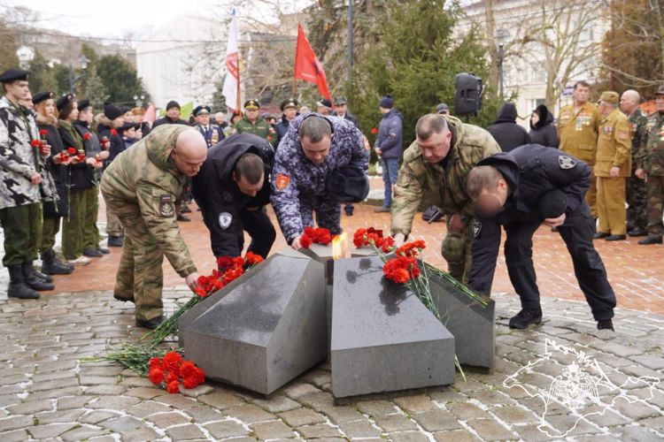 В Крыму и Севастополе росгвардейцы почтили память погибших воинов-интернационалистов