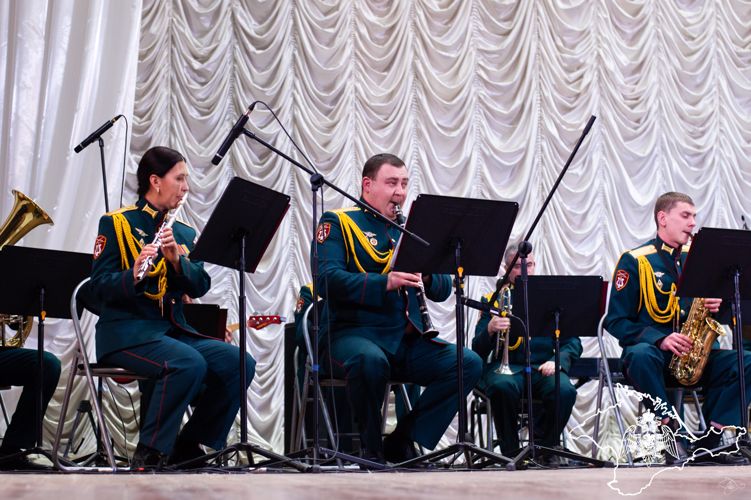 Полковой оркестр Росгвардии выступил в городах Крыма