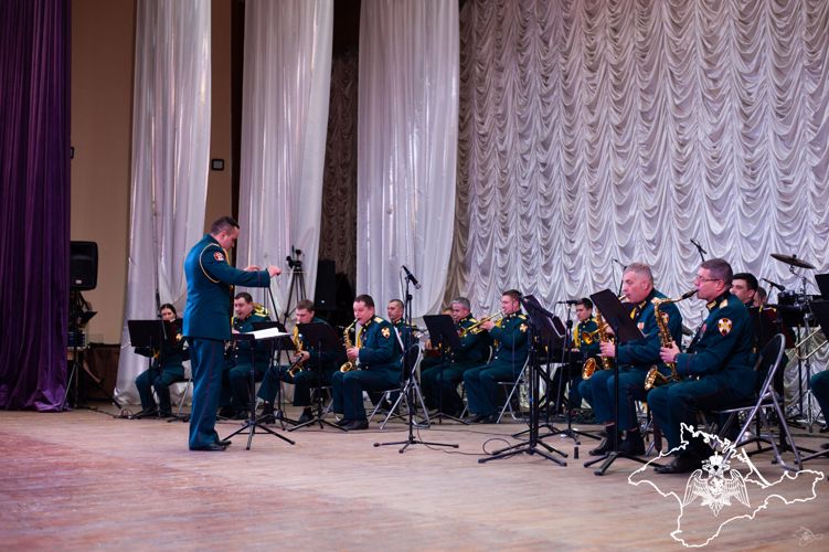 Полковой оркестр Росгвардии выступил в городах Крыма