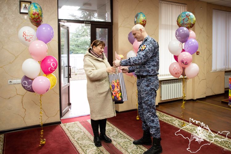 В подразделениях Росгвардии Крыма и Севастополя состоялись торжественные мероприятия, посвящённые Международному женскому дню