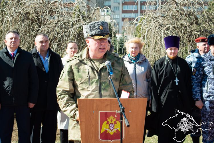 Боевое знамя нового образца вручили воинской части Росгвардии в Евпатории
