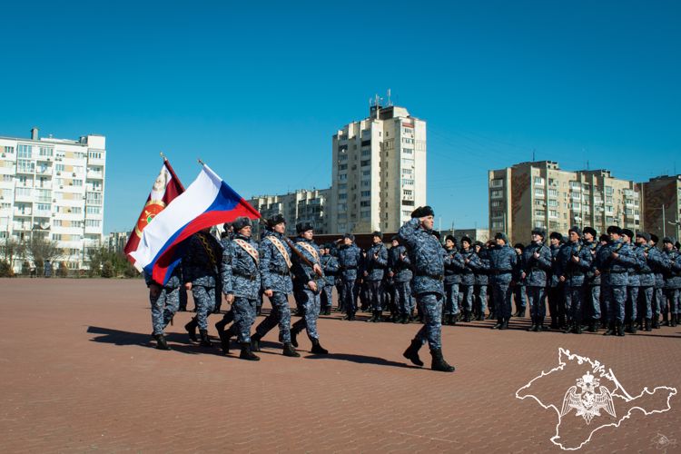 Боевое знамя нового образца вручили воинской части Росгвардии в Евпатории