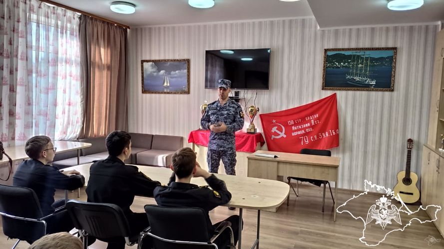 Встречу в формате профессионального ориентирования провели росгвардейцы в Севастопольском президентском кадетском училище