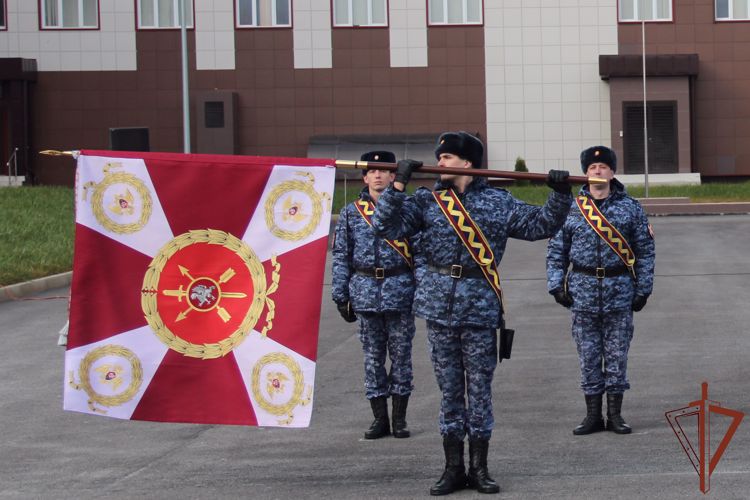 Полку Росгвардии в Севастополе вручено Боевого знамя нового образца
