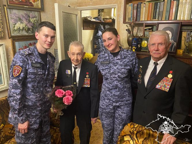 Росгвардейцы поздравили Ветерана Великой Отечественной войны с 98-летием в Симферополе