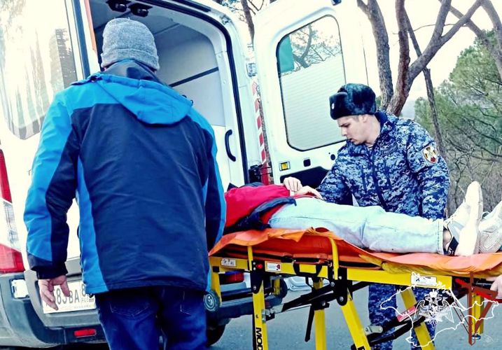 Травмированной при падении сотруднице «Артека» оказали помощь росгвардейцы в Крыму