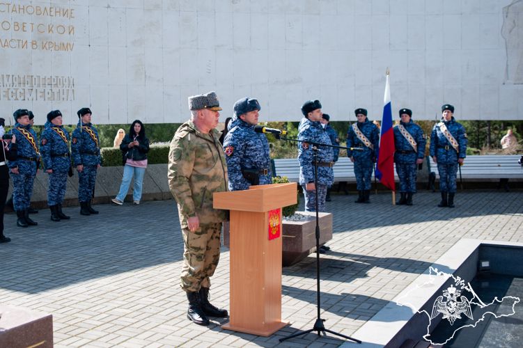 Боевое знамя нового образца вручили воинской части Росгвардии в Ялте