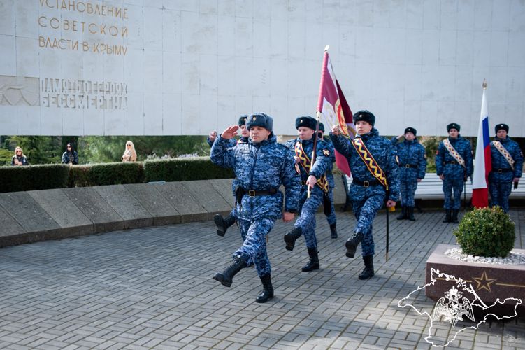 Боевое знамя нового образца вручили воинской части Росгвардии в Ялте