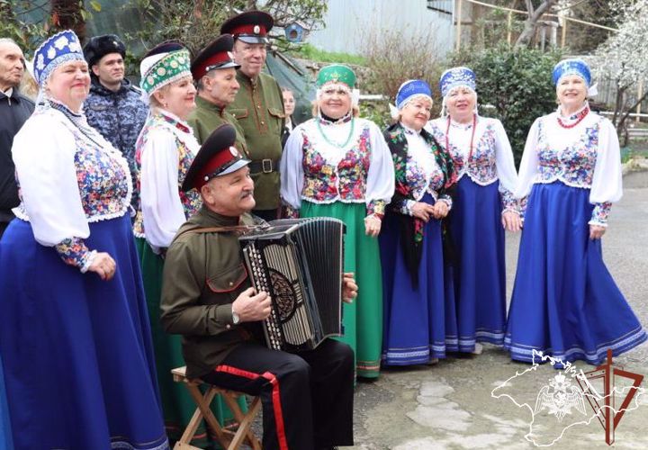 Участника Великой Отечественной войны с 99-летием поздравила Росгвардия в Ялте