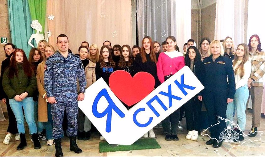 К ведомственной акции «Дни Росгвардии» присоединились будущие художники из Севастополя