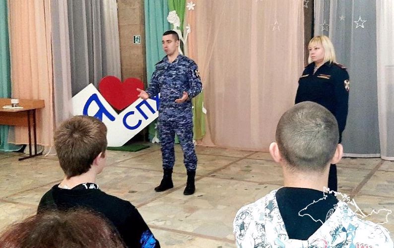 К ведомственной акции «Дни Росгвардии» присоединились будущие художники из Севастополя