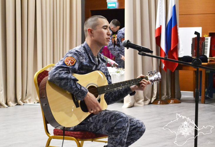 Росгвардейцы порадовали женщин-коллег праздничным концертом в Ялте