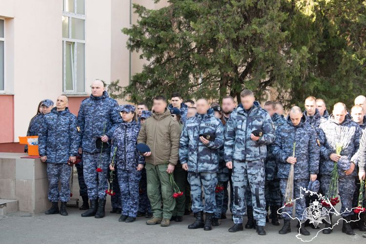 Память военнослужащего Росгвардии увековечили в Крыму