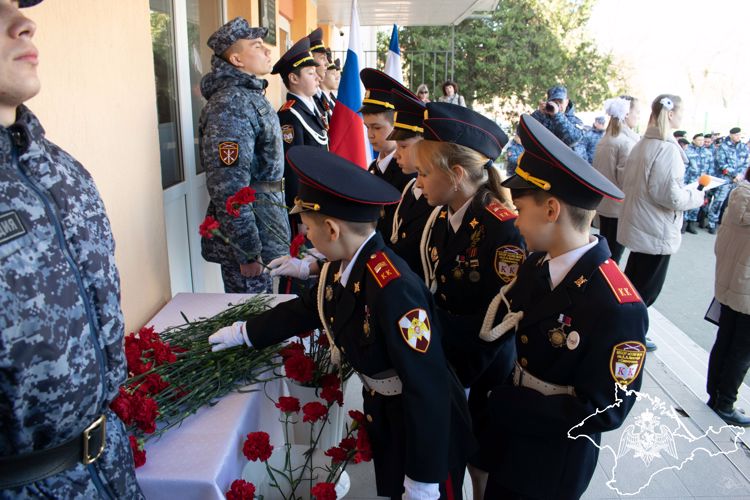 Память военнослужащего Росгвардии увековечили в Крыму