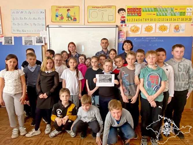  Тематические занятия, приуроченные к 37-й годовщине аварии на Чернобыльской АЭС, провели росгвардейцы для крымских школьников