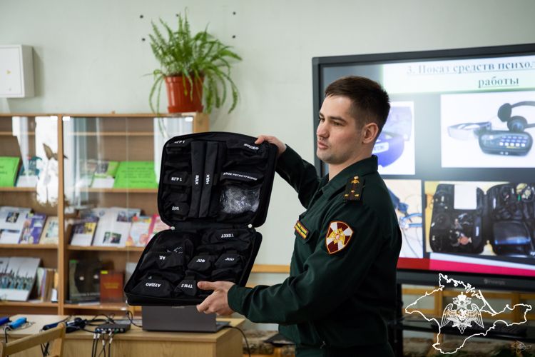 Крымские студенты узнали о перспективах службы в Росгвардии