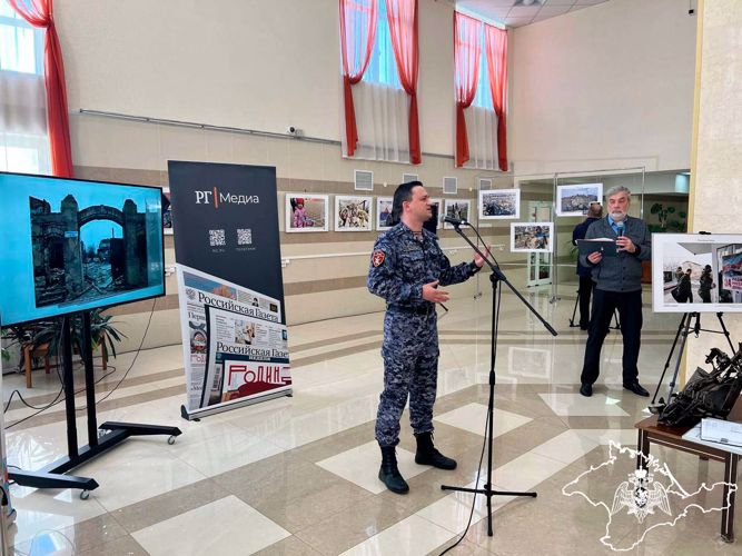 Фотовыставку, посвященную СВО посетили росгвардейцы в Симферополе