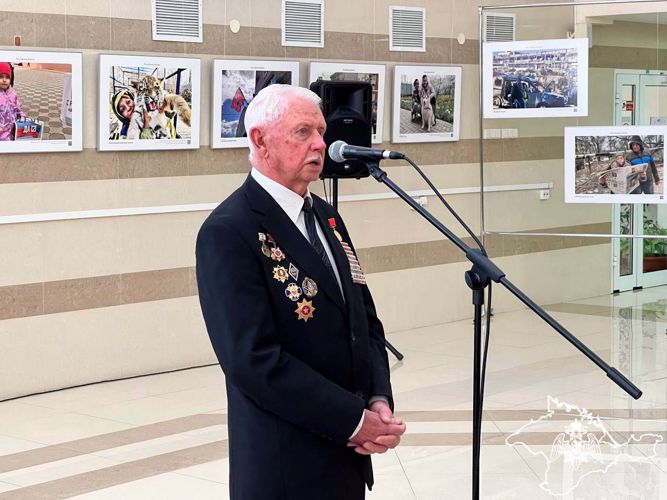 Фотовыставку, посвященную СВО посетили росгвардейцы в Симферополе
