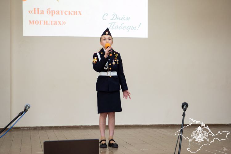 Учащиеся профильного класса Росгвардии из Симферополя порадовали шефов-росгвардейцев концертом в честь Дня Победы