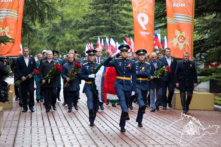 В Крыму и Севастополе прошли торжественные мероприятия, посвященные Великой Победе