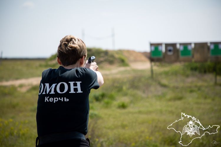 В Крыму прошли соревнования по служебному биатлону