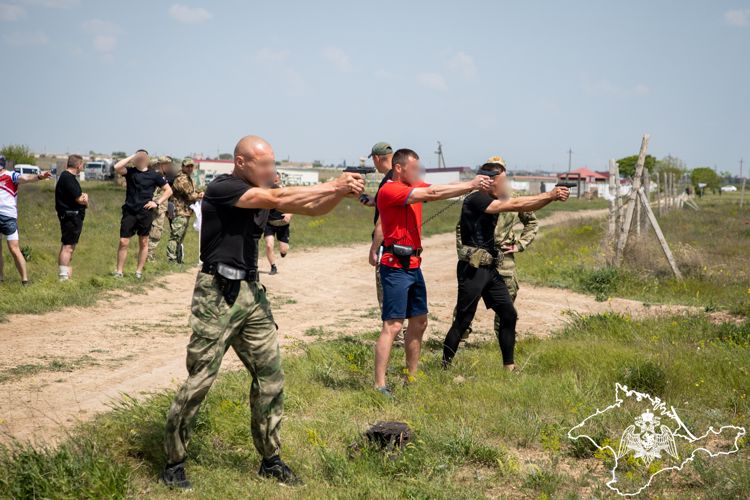 В Крыму прошли соревнования по служебному биатлону