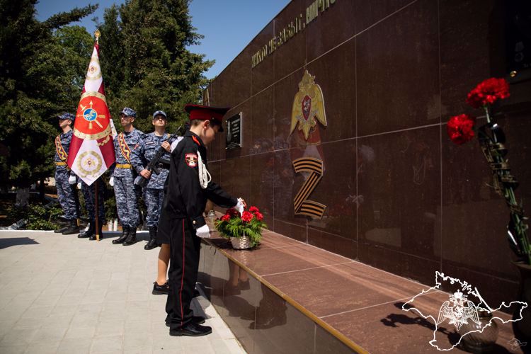  Росгвардейцам, погибшим при исполнении воинского долга открыли мемориал в Ялте
