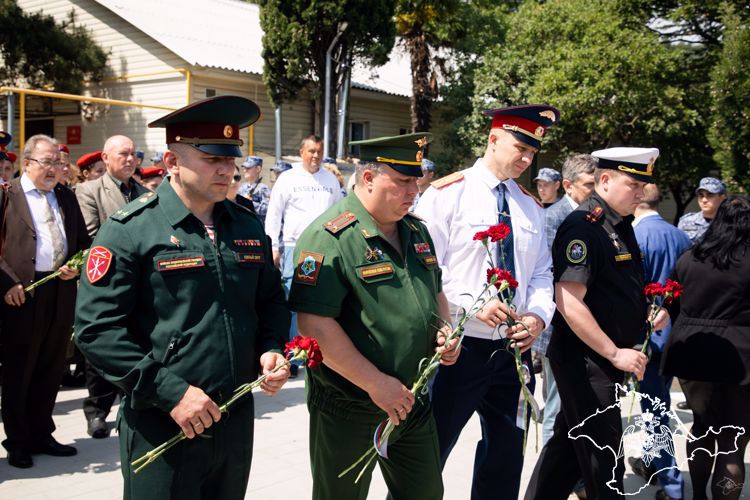  Росгвардейцам, погибшим при исполнении воинского долга открыли мемориал в Ялте