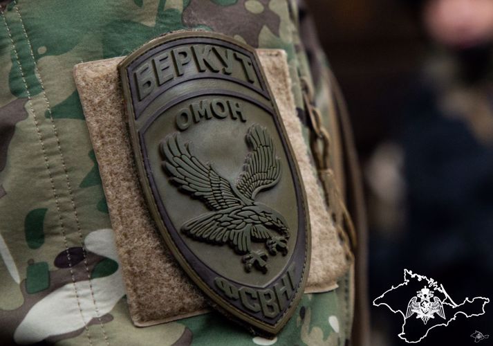 В Крыму при поддержке ОМОН Росгвардии задержан подозреваемый в совершении преступления "реабилитация нацизма"