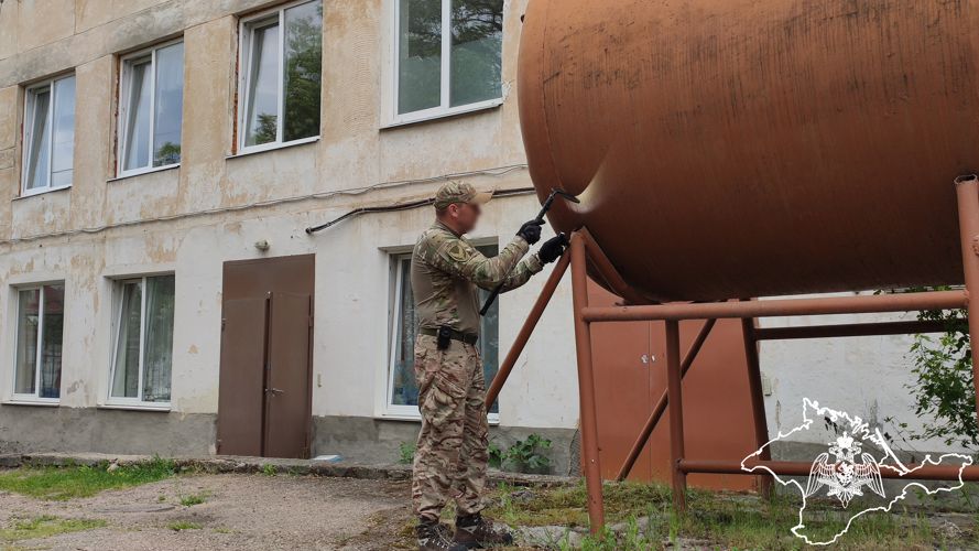 Росгвардия приняла участие в обеспечении правопорядка во время торжественных линеек в образовательных учреждениях Крыма и Севастополя