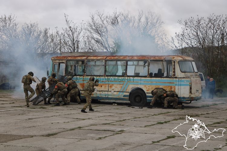 Бойцы спецподразделения Росгвардии приняли участие в спортивно-патриотическом мероприятии в Керчи