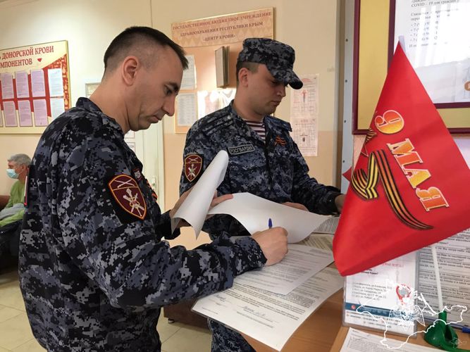 Донорами крови стали росгвардейцы в Крыму и Севастополе