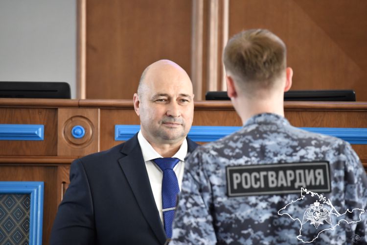 В Севастополе вручили благодарности отличившимся сотрудникам Росгвардии